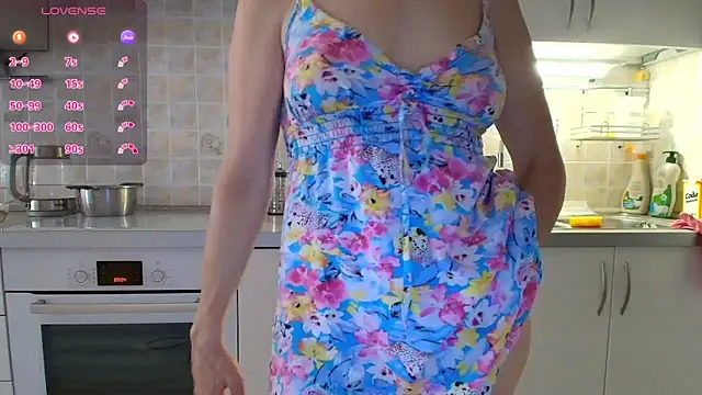 Snapshot of MilfeaN chatting on 09.22.25 MilfeaN online show from 09.22.25