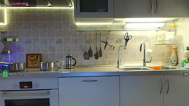 Snapshot of MilfeaN chatting on 10.06.25 MilfeaN online show from 10.06.25