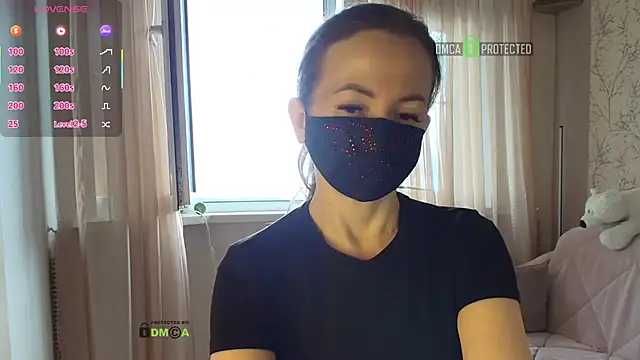 Snapshot of MilfeaN chatting on 10.15.25 MilfeaN online show from 10.15.25