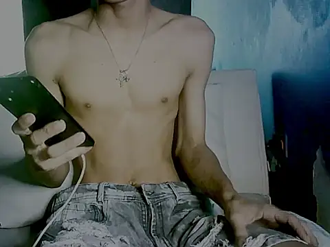 Snapshot of Key_198 chatting on 12.17.24 Key 198 online show from 12.17.24