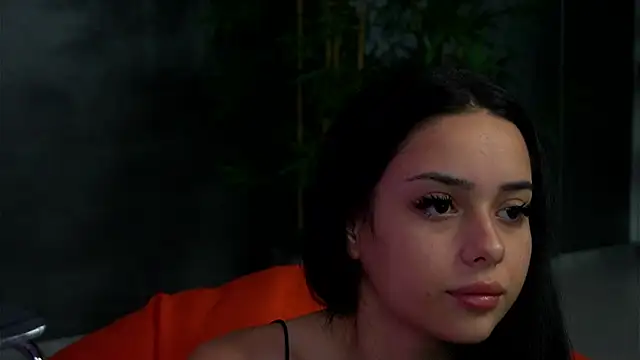 Snapshot of CherrySelena chatting on 09.21.25 CherrySelena online show from 09.21.25