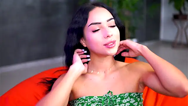 Snapshot of CherrySelena chatting on 10.01.25 CherrySelena online show from 10.01.25