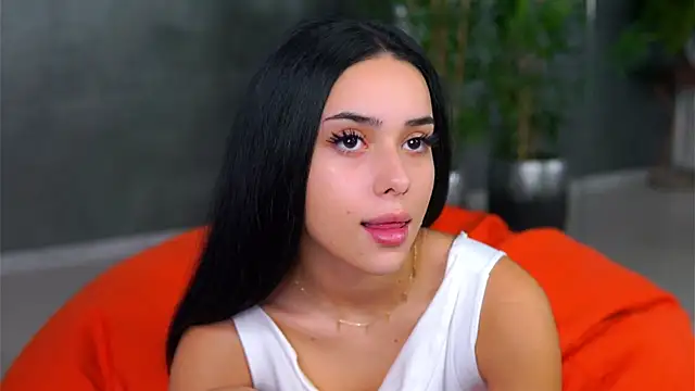 Snapshot of CherrySelena chatting on 10.17.25 CherrySelena online show from 10.17.25