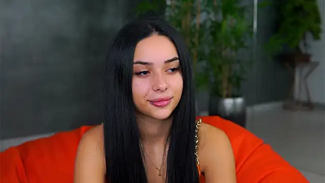 Snapshot of CherrySelena chatting on 10.21.25 CherrySelena online show from 10.21.25