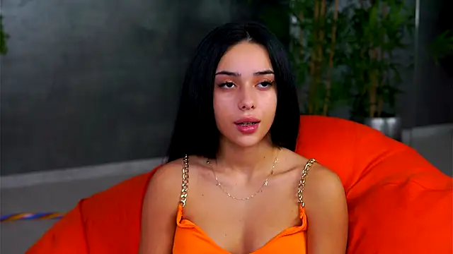 Snapshot of CherrySelena chatting on 10.27.25 CherrySelena online show from 10.27.25