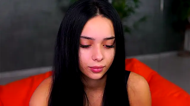 Snapshot of CherrySelena chatting on 10.29.25 CherrySelena online show from 10.29.25