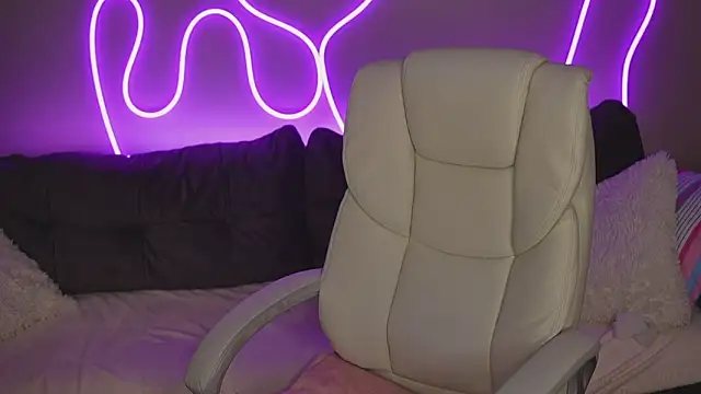 DonnaLustt online show from 11.29.25