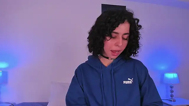 Snapshot of EstefaniaVelez_ chatting on 12.29.24 EstefaniaVelez online show from 12.29.24