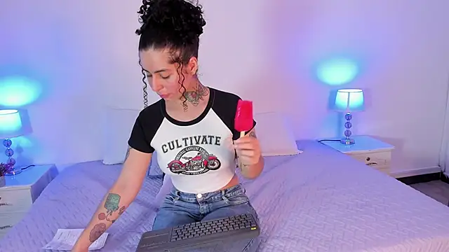 Snapshot of EstefaniaVelez_ chatting on 01.16.25 EstefaniaVelez online show from 01.16.25