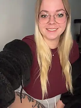 AnnaLenaaa online show from 12.04.24
