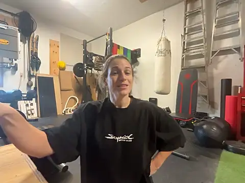 Snapshot of MissSwitch chatting on 12.03.24 MissSwitch online show from 12.03.24