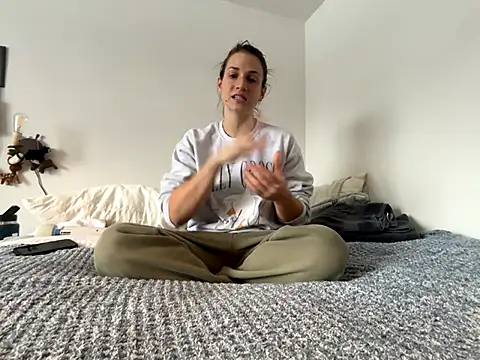 Snapshot of MissSwitch chatting on 12.05.24 MissSwitch online show from 12.05.24