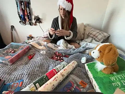 Snapshot of MissSwitch chatting on 12.23.24 MissSwitch online show from 12.23.24