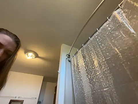 Snapshot of MissSwitch chatting on 12.31.24 MissSwitch online show from 12.31.24