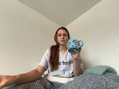 Snapshot of MissSwitch chatting on 01.06.25 MissSwitch online show from 01.06.25