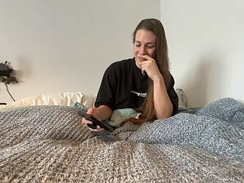 Snapshot of MissSwitch chatting on 01.07.25 MissSwitch online show from 01.07.25