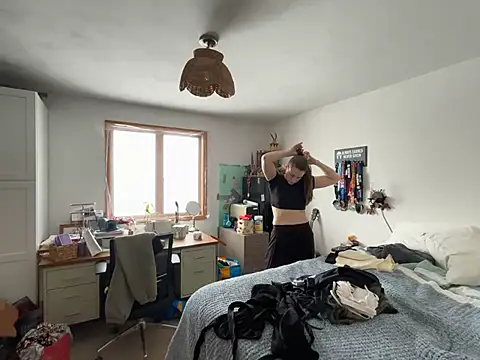 Snapshot of MissSwitch chatting on 01.15.25 MissSwitch online show from 01.15.25