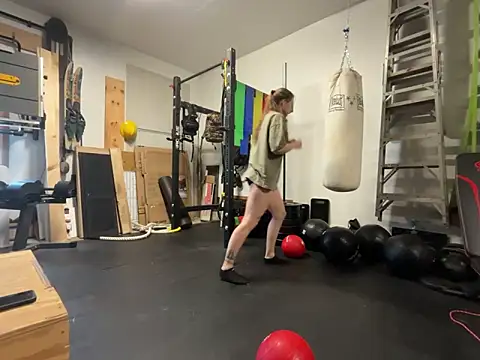 Snapshot of MissSwitch chatting on 01.17.25 MissSwitch online show from 01.17.25