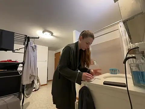 Snapshot of MissSwitch chatting on 01.20.25 MissSwitch online show from 01.20.25