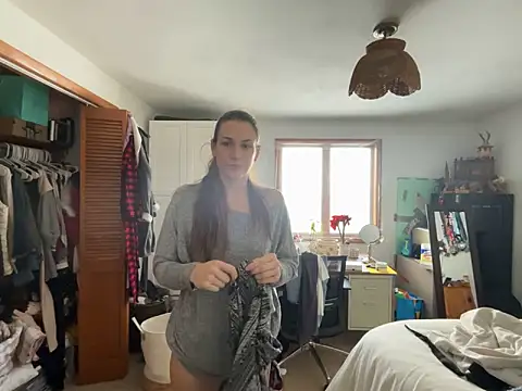 Snapshot of MissSwitch chatting on 02.01.25 MissSwitch online show from 02.01.25