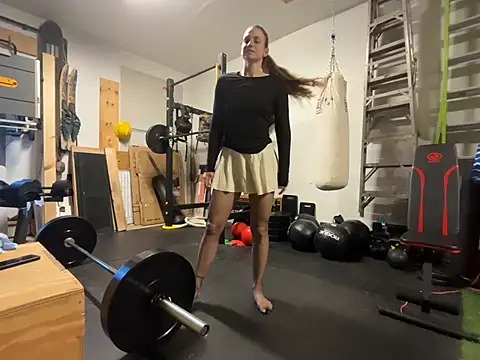 Snapshot of MissSwitch chatting on 02.04.25 MissSwitch online show from 02.04.25