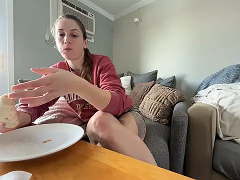 Snapshot of MissSwitch chatting on 03.08.25 MissSwitch online show from 03.08.25