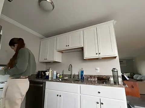 Snapshot of MissSwitch chatting on 03.21.25 MissSwitch online show from 03.21.25