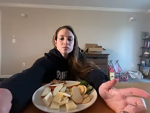 Snapshot of MissSwitch chatting on 03.22.25 MissSwitch online show from 03.22.25