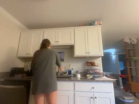 Snapshot of MissSwitch chatting on 09.26.25 MissSwitch online show from 09.26.25