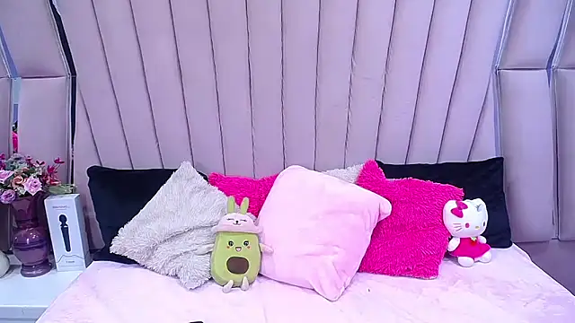 nathalia pink online show from 11.06.25