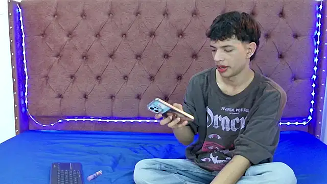 Snapshot of boys_yourparty chatting on 12.26.24 boys yourparty online show from 12.26.24