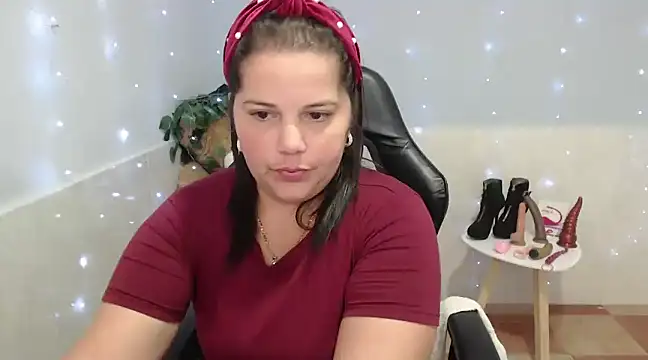 kiara scottt online show from 01.04.25