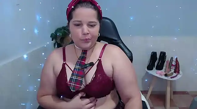 kiara scottt online show from 01.06.25