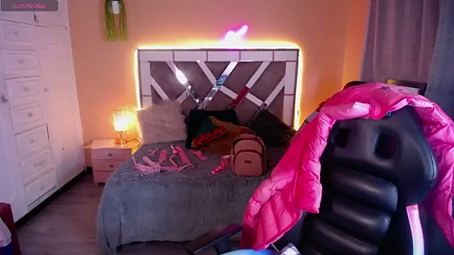 Snapshot of Scarllett_BDSM chatting on 12.11.24 Scarllett BDSM online show from 12.11.24