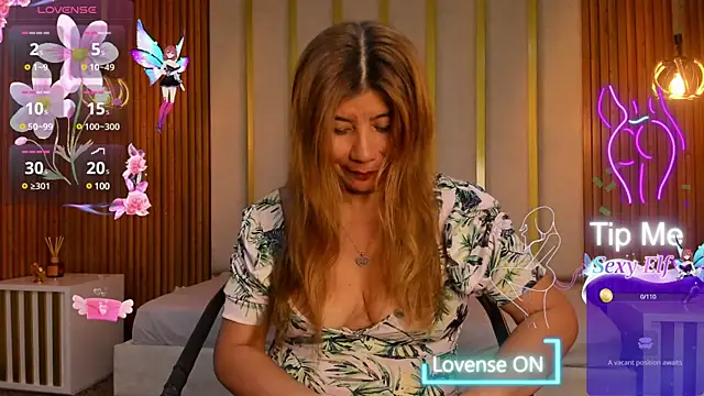 Snapshot of love_mommy chatting on 01.21.25 love mommy online show from 01.21.25