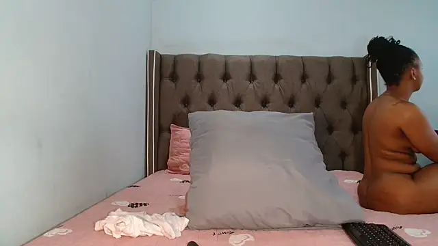 Snapshot of CHOCKYCHOCX2 chatting on 11.13.25 CHOCKYCHOCX2 online show from 11.13.25