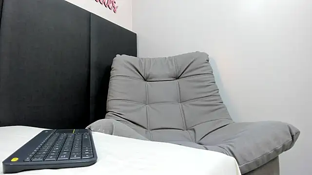 SophieHarris  online show from 01.11.25