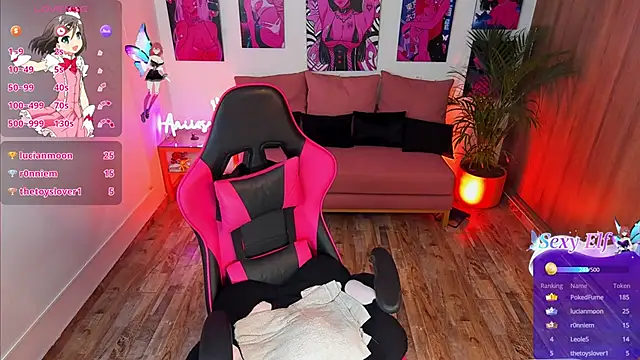 Snapshot of annieesweett chatting on 12.24.24 annieesweett online show from 12.24.24