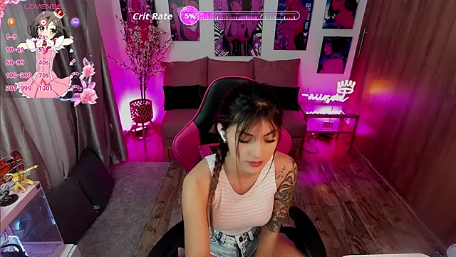 Snapshot of annieesweett chatting on 09.30.25 annieesweett online show from 09.30.25