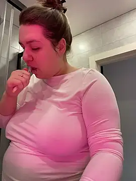 Snapshot of SuzieMurray chatting on 02.04.26 SuzieMurray online show from 02.04.26