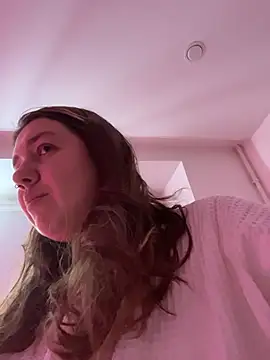 Snapshot of SuzieMurray chatting on 02.26.26 SuzieMurray online show from 02.26.26