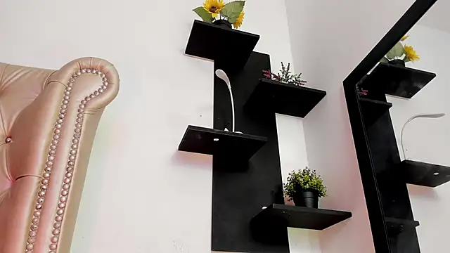 AlexaFoxy18 online show from 12.18.24