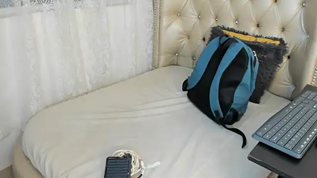 AlexaFoxy18 online show from 09.19.25