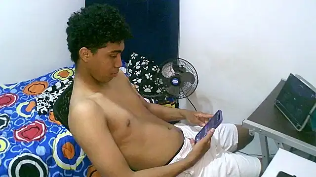 Snapshot of sexy_diamante_ chatting on 09.21.25 sexy diamante  online show from 09.21.25