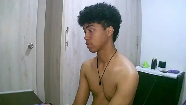 Snapshot of sexy_diamante_ chatting on 09.26.25 sexy diamante  online show from 09.26.25