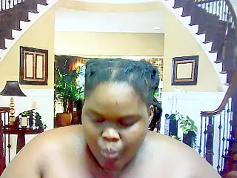 Snapshot of EbonyHotBuns chatting on 02.20.25 EbonyHotBuns online show from 02.20.25