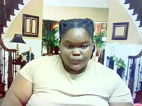 Snapshot of EbonyHotBuns chatting on 02.20.25 EbonyHotBuns online show from 02.20.25