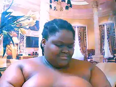 Snapshot of EbonyHotBuns chatting on 09.17.25 EbonyHotBuns online show from 09.17.25