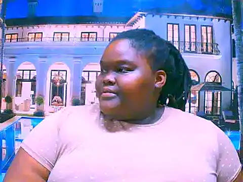 Snapshot of EbonyHotBuns chatting on 09.26.25 EbonyHotBuns online show from 09.26.25