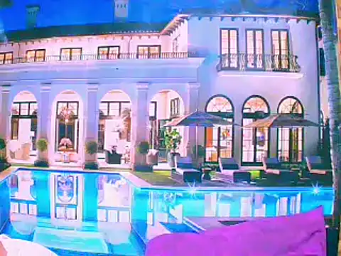 Snapshot of EbonyHotBuns chatting on 09.30.25 EbonyHotBuns online show from 09.30.25